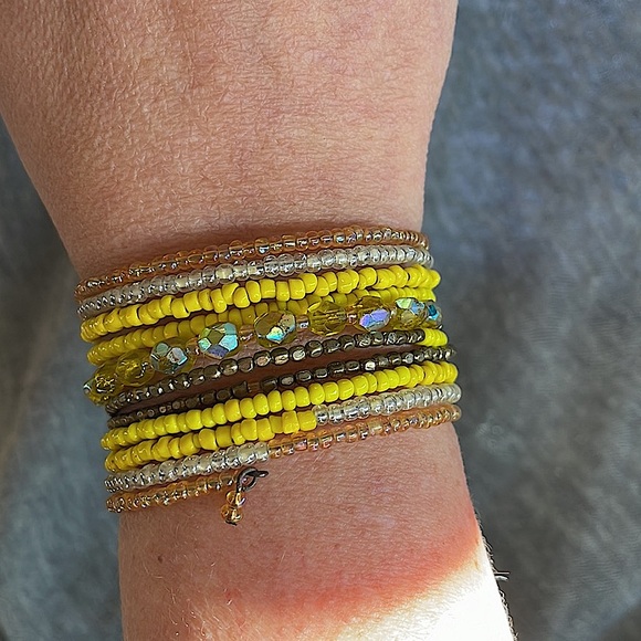 Yellow, peach and clear multi layer beaded bracelet!Jewelry Discount in Listing! - Picture 8 of 9